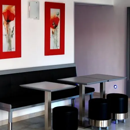 Briand Devient Ipl 酒店
