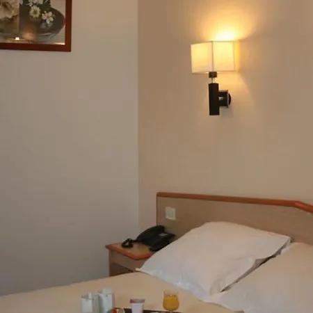 Briand Devient Ipl 3* Levallois-Perret