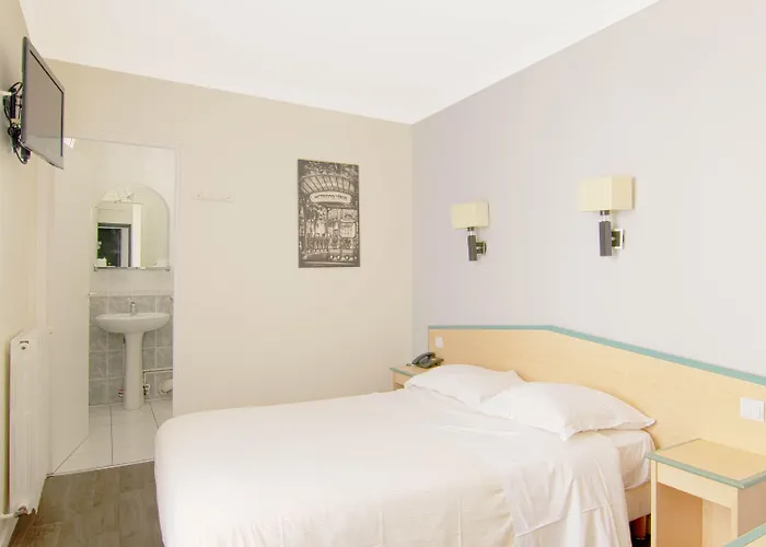 Briand Devient Ipl 3* Levallois-Perret