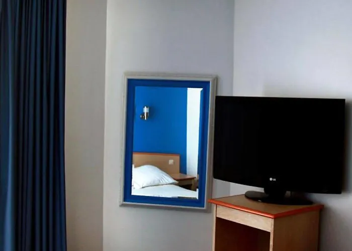 Hotel Briand Devient Ipl Levallois-Perret